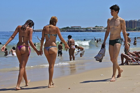 Alobos Life, "Moments at Copacabana Beach", CC BY-NC-ND 2.0